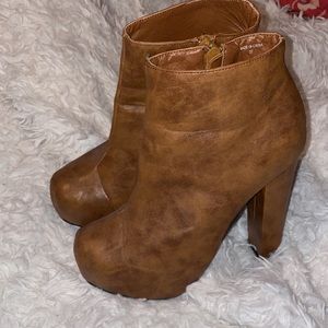 6inch brown platform heels! 👒